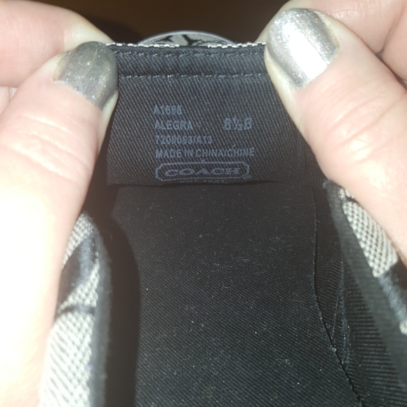 Shoes - Picture 2 of 3